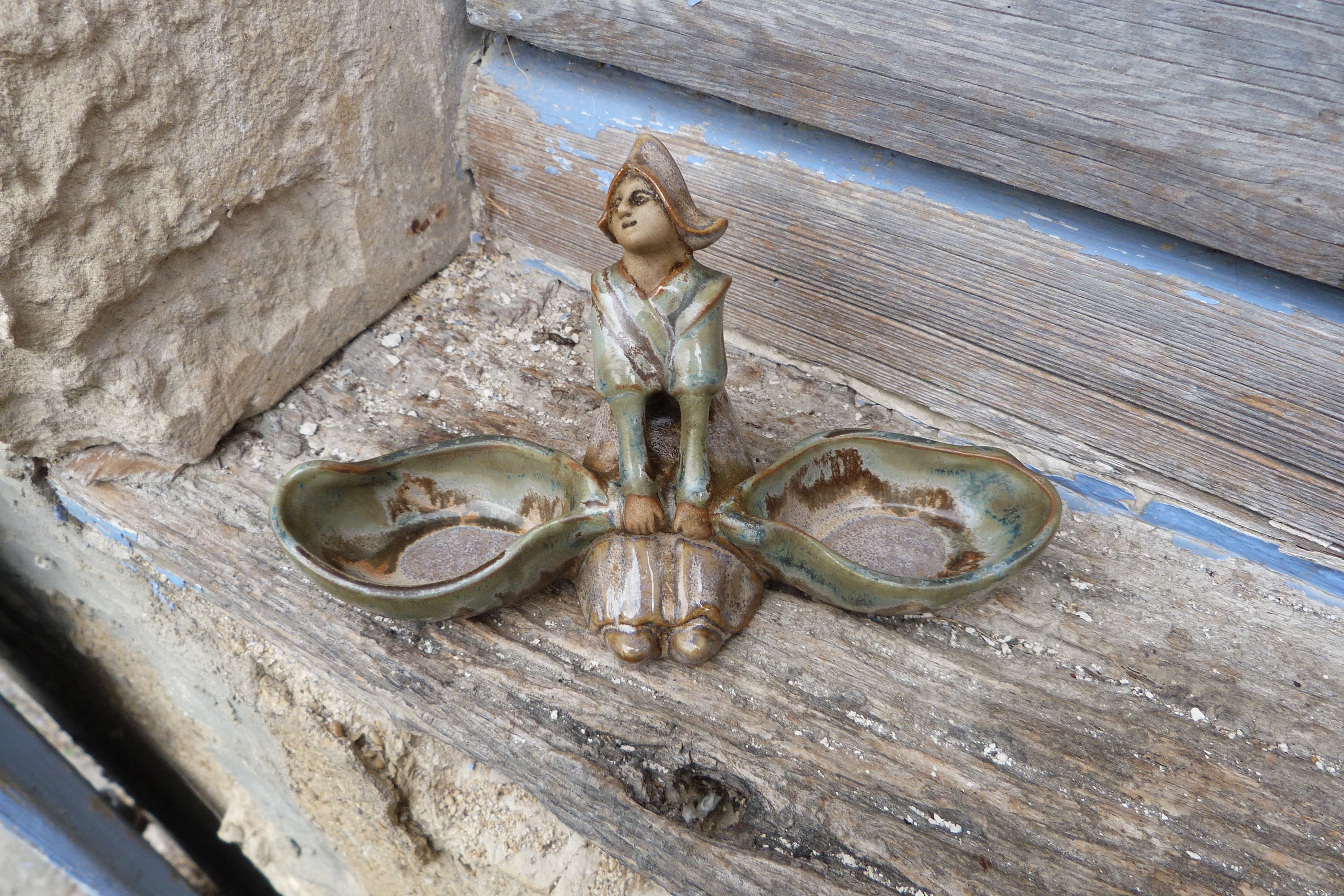 Ancienne Saliére en Porcelaine Denbac Signée