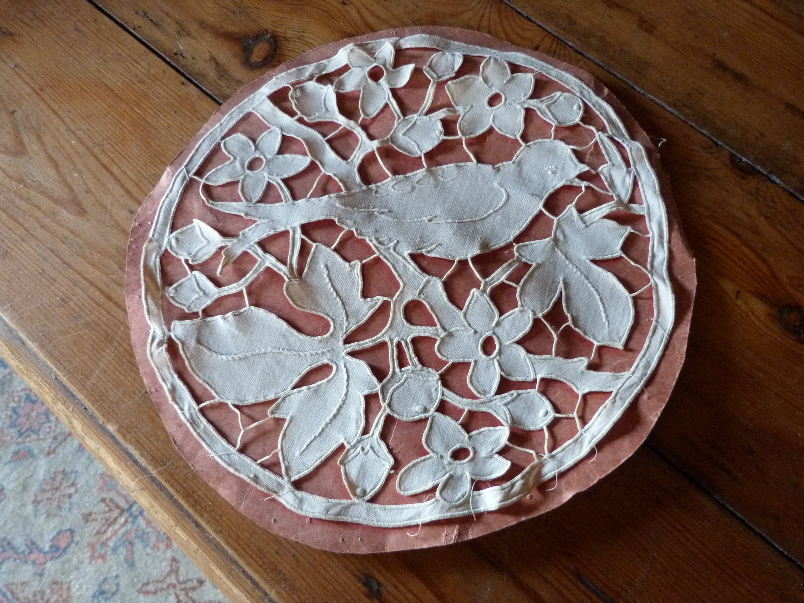 Ancien Dessus de Coussin en Lin Brodé Oiseau