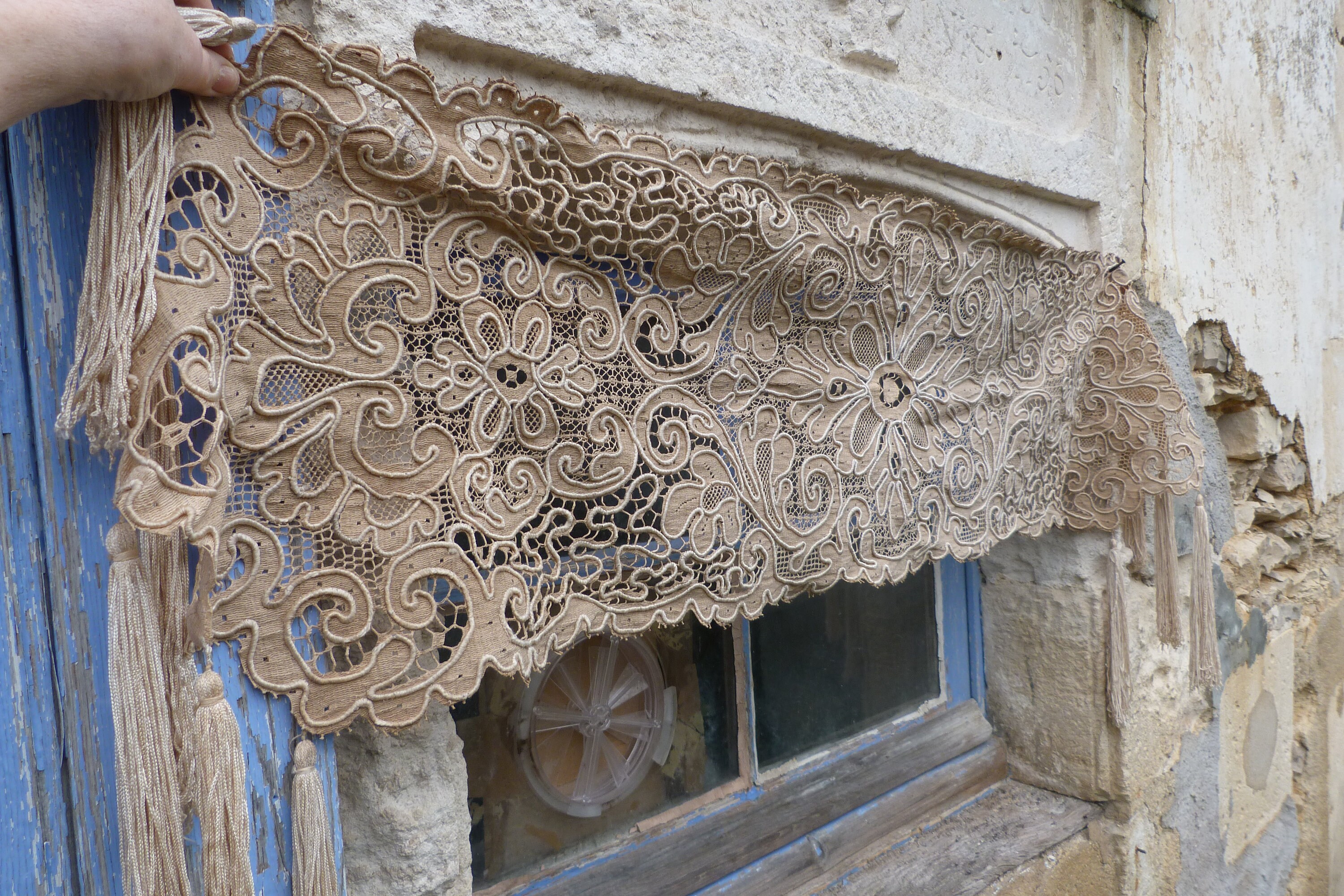 Panneau Rideau ou Dessus de Cheminée Ancien en Dentelle Guipure Beige