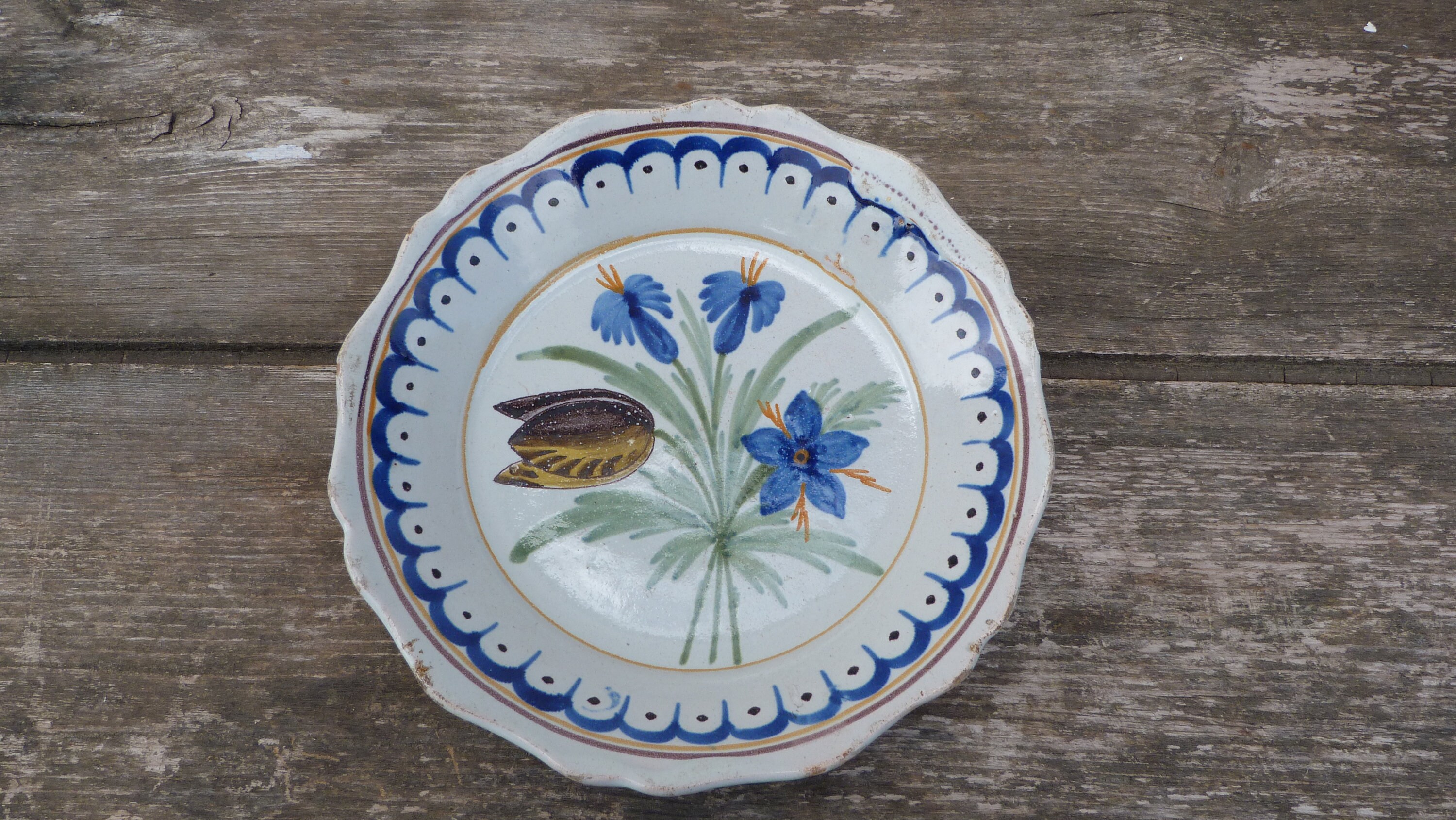 Plat Xviii La Rochelle en Faience Petit Feu Polychrome
