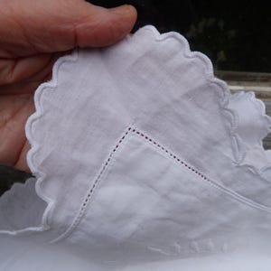 Vintage antieke jaren 1900 oude Franse grote linnen witte kussensloop met borduursels
