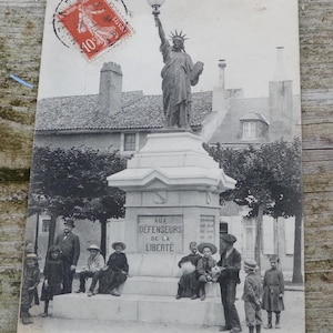 Carte postale 1900 en celluloid painte à la main   Hirondelle