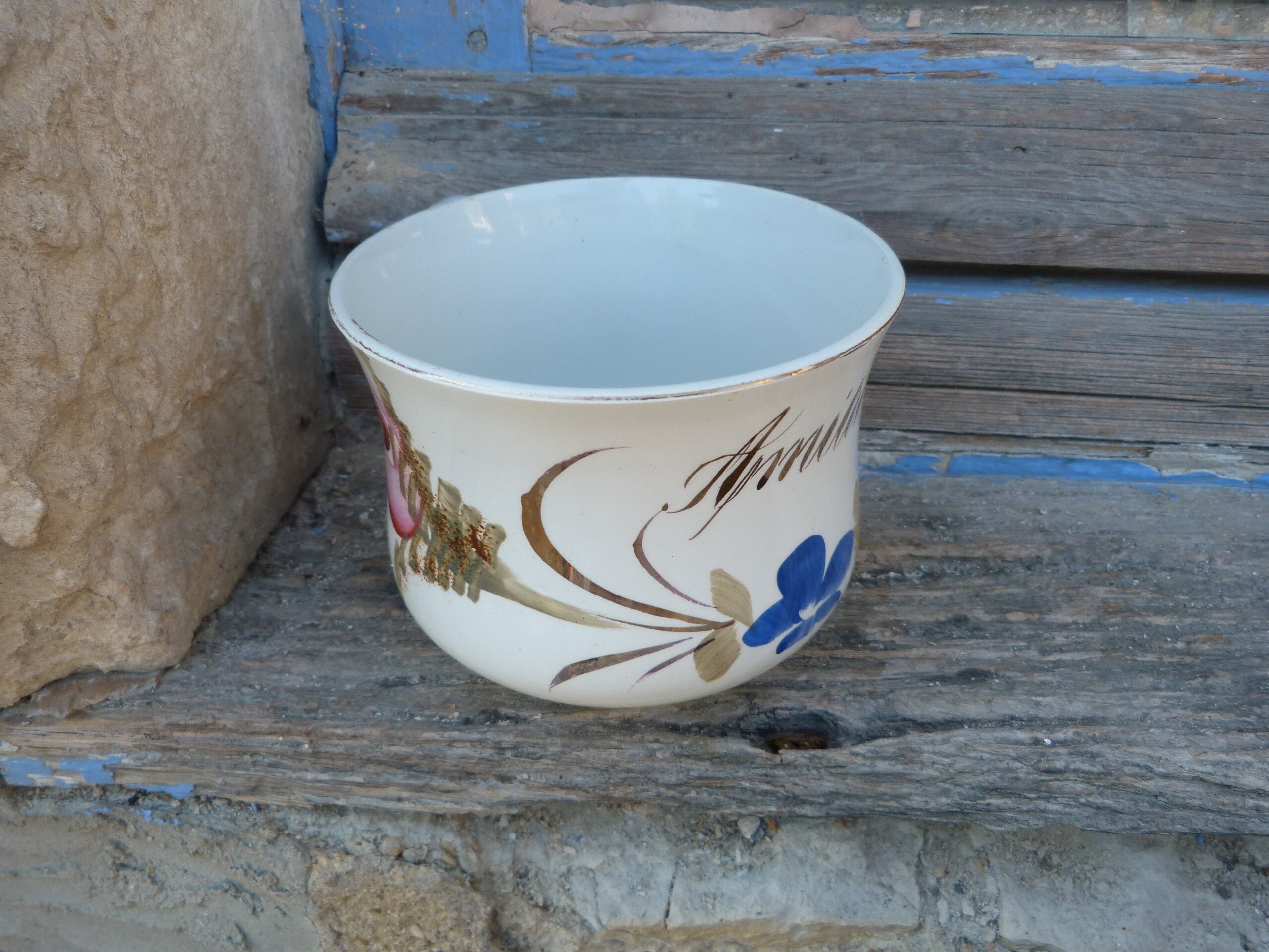 Ancienne Grande Tasse à Chocolat Motifs Floraux Marquée Amitié en Lettres Dorées