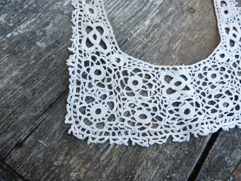 Vintage old French Victorian Edwardian off white cotton crochet lace collar for child image 2