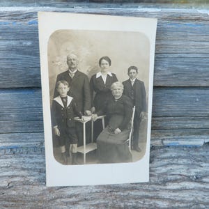 Carte postale originale française 1900/1910 avec photographies réelles / Famille