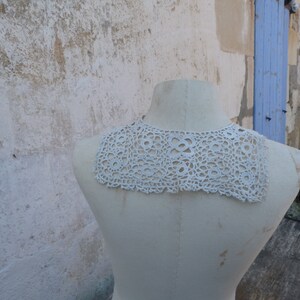 Vintage old French Victorian Edwardian off white cotton crochet lace collar for child image 4