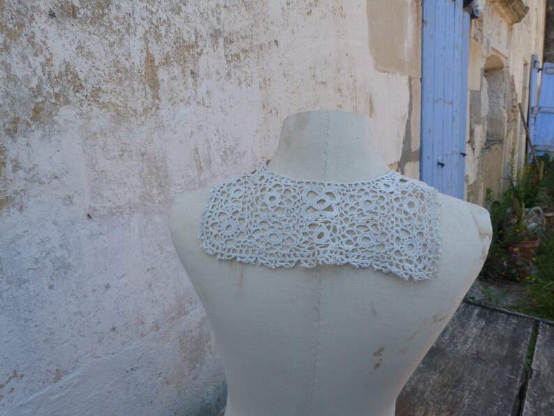 Vintage old French Victorian Edwardian off white cotton crochet lace collar for child image 4