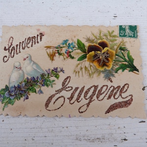 Carte postale antique des années 1900, découpée en relief, pailletée, colombes et bouquet de fleurs
