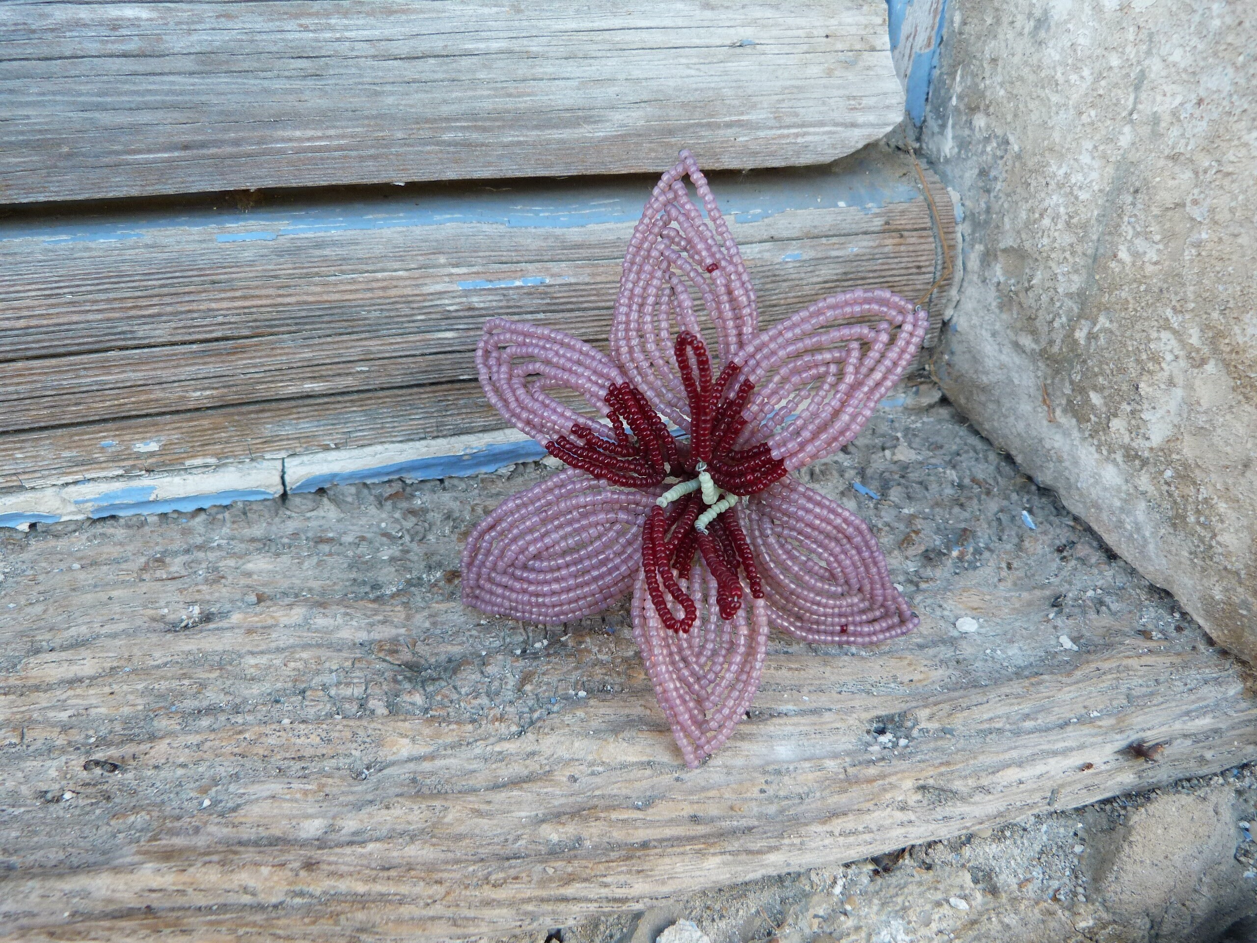 Ancienne Fleur en Perles de Verre Montée sur Fil Fer Diametre 12cm