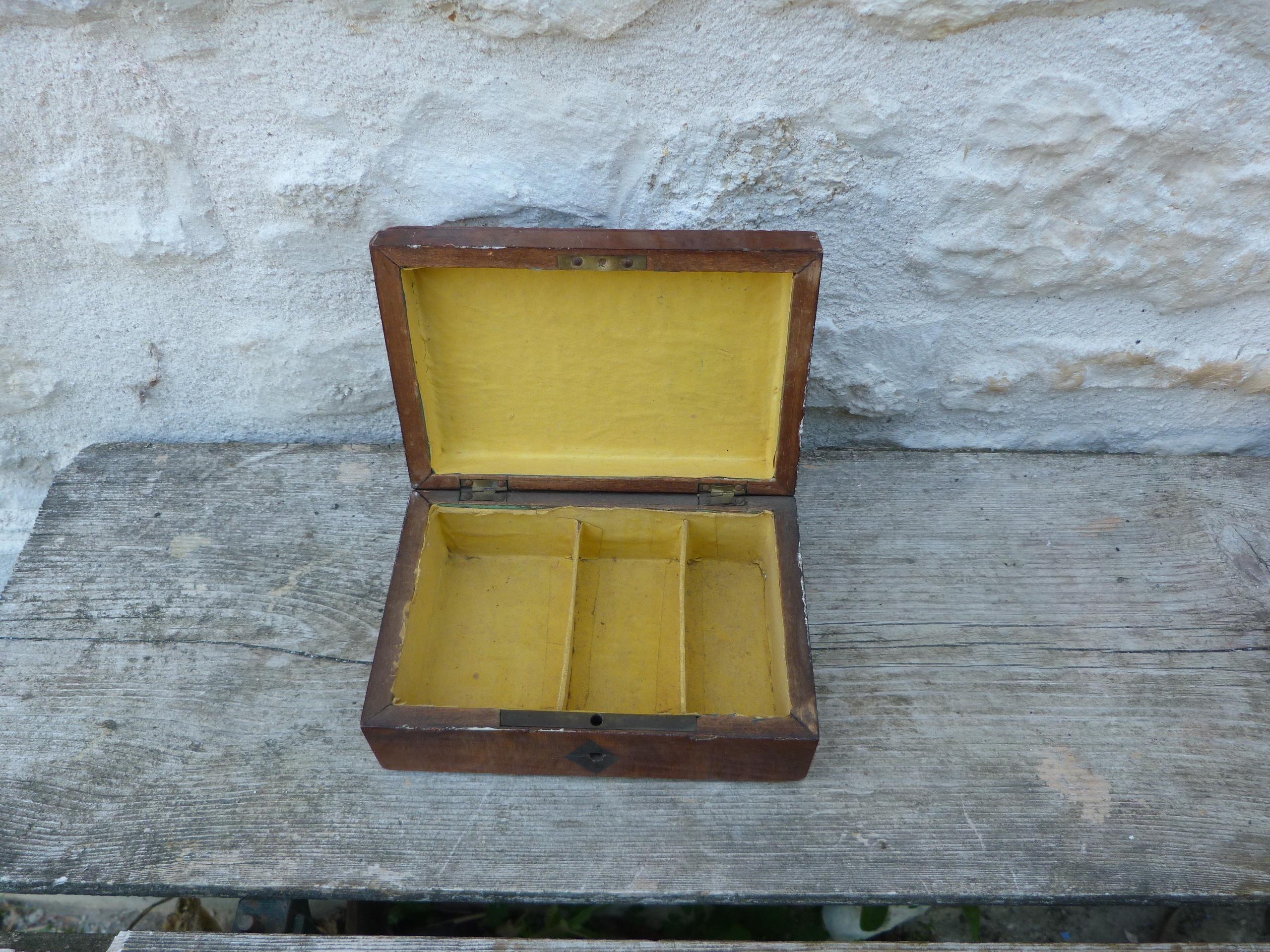 Vintage Old French 1900 Antique Wood Box With Decorativ Metallic