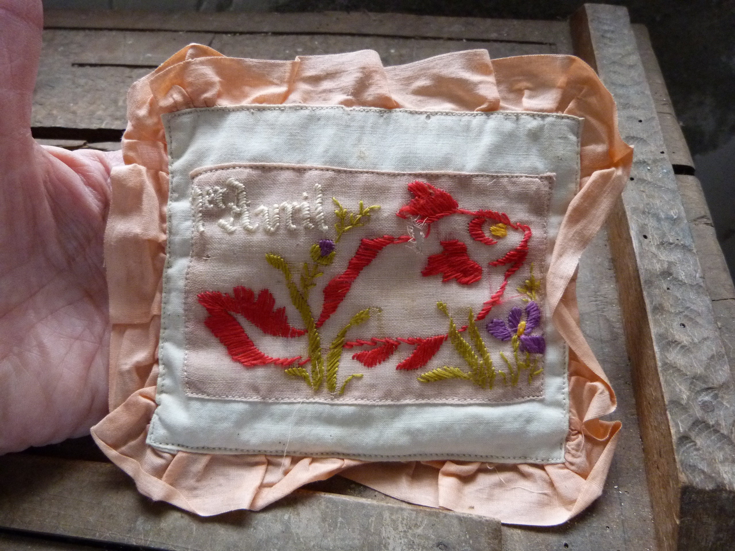 Ancien Mini Coussin Brodé