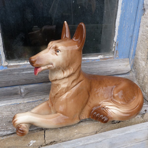 Statue de chien loup en  céramique St Clément