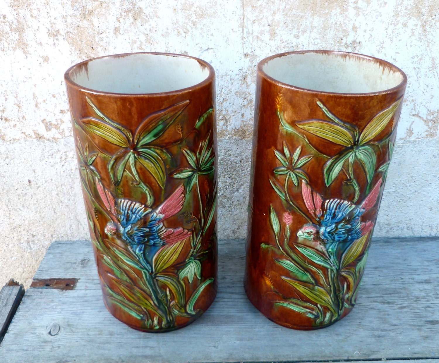 Paire de Vases Style Palissy École Tours Reliefs Perroquets