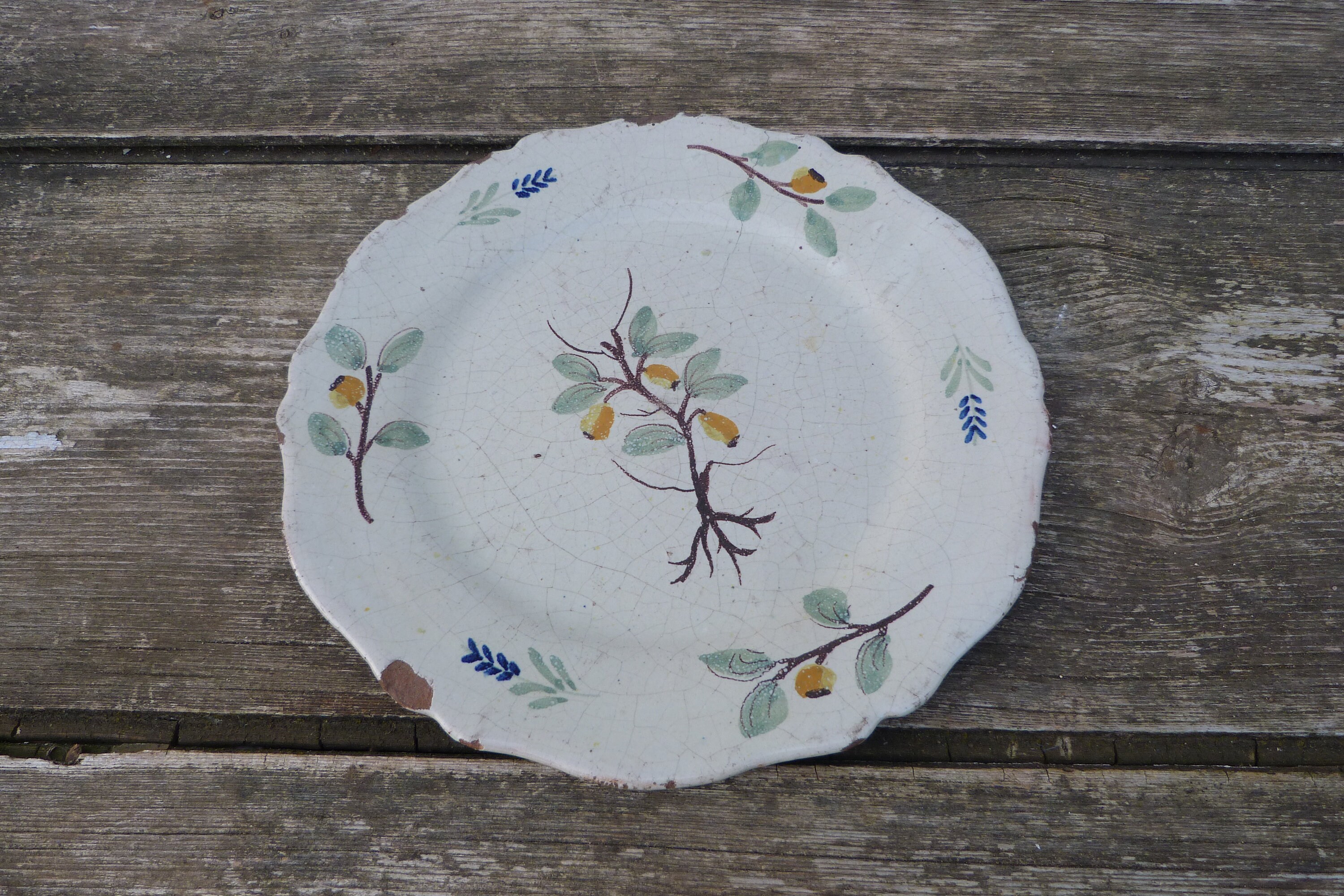 Assiette Xviiieme Siecle La Rochelle en Faience Petit Feu Polychrome