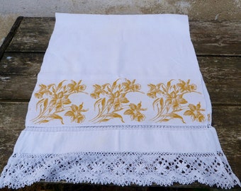 Vintage  1900 old French Brocade Damask linen white & yellow Daffodils bouquet towel