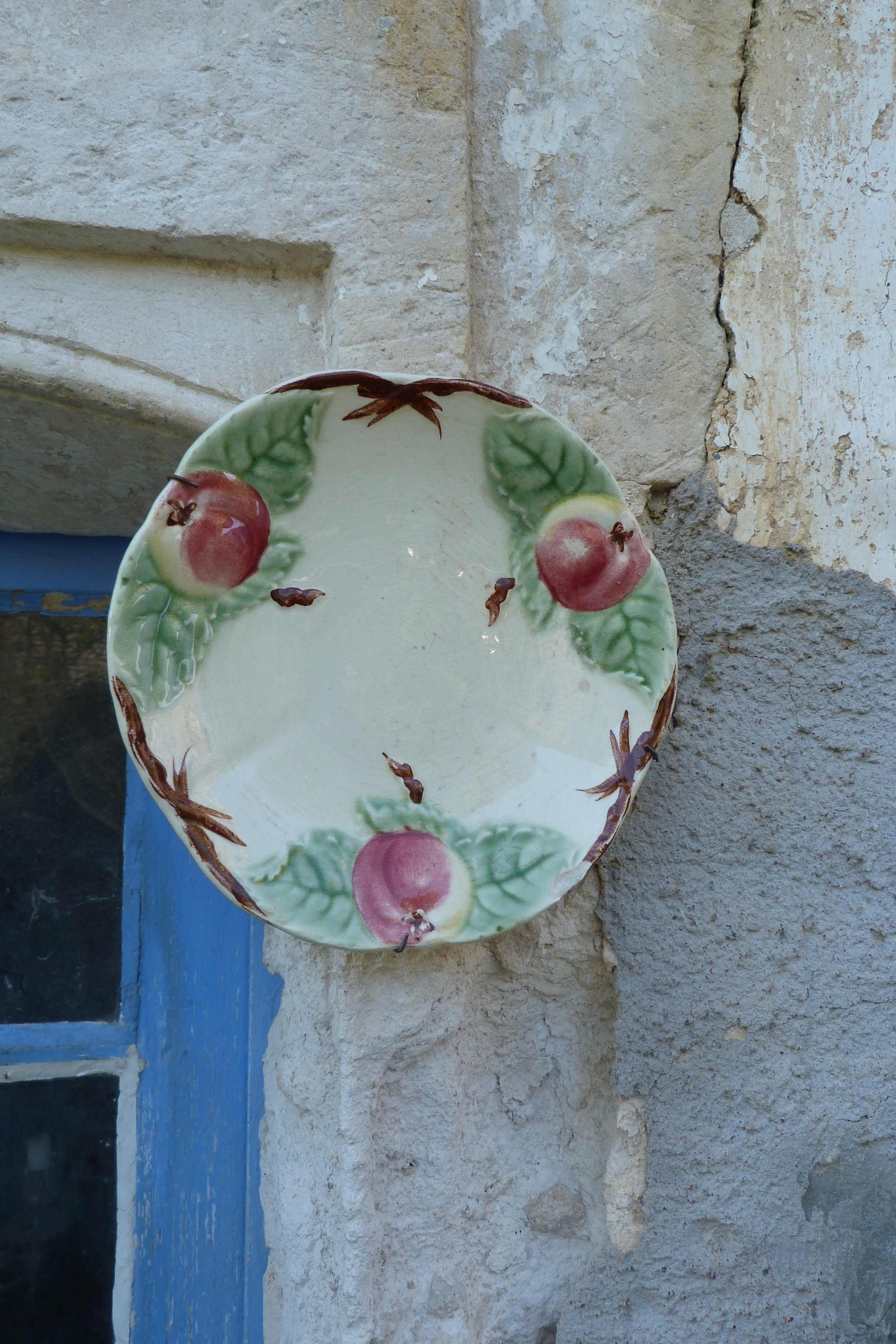 Ancienne Assiette en Faience Barbotine à Décor Pommes Fruits Choisy Le Roy
