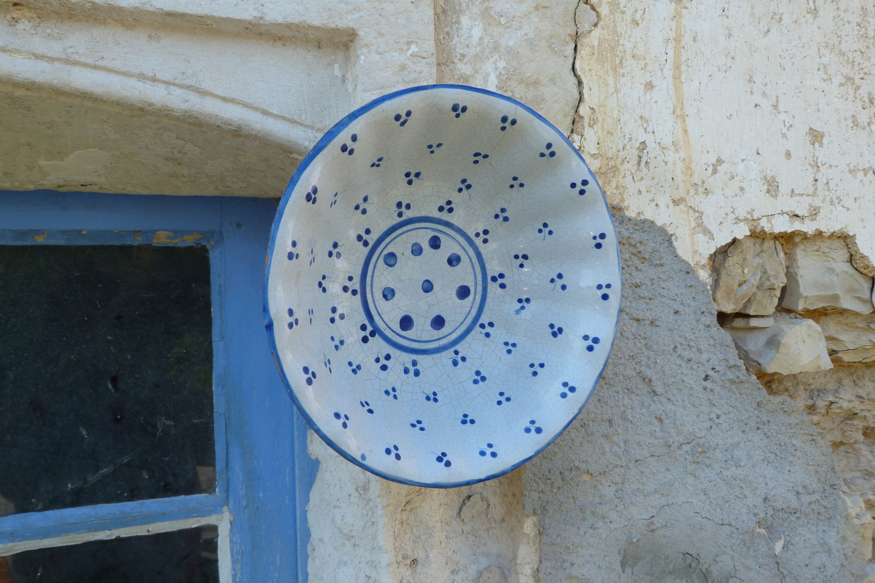 Saladier Xviiième Siecle La Rochelle en Faience Petits Pois Bleus