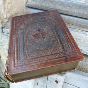 Vintage Antique 1890/1900 Faux book box trompe l'oeil book box made with embossed leather on cardboard