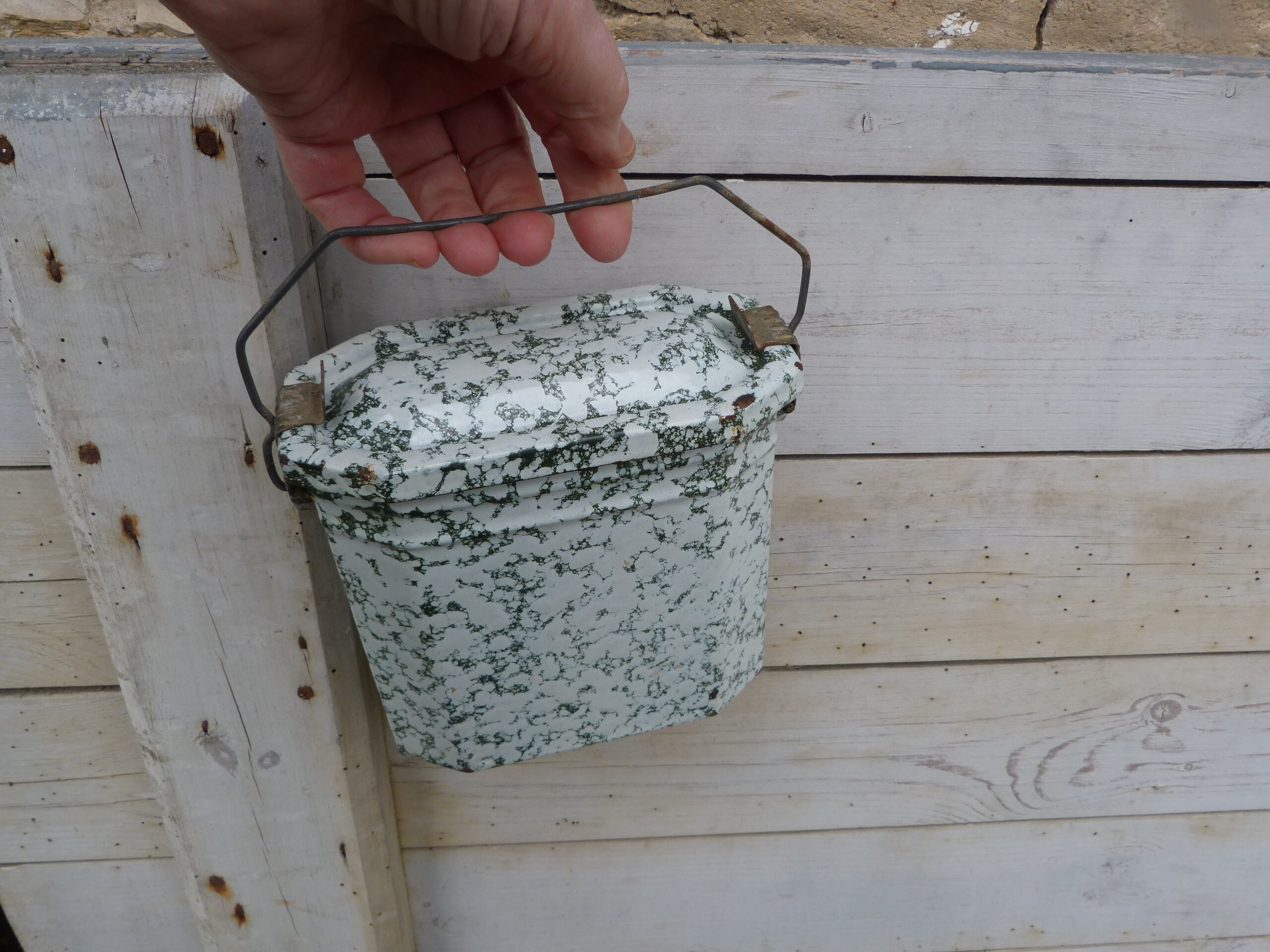 Cantine Camping Vintage En Tôle émaillée Mouchetée Vert/blanc - France - XXème