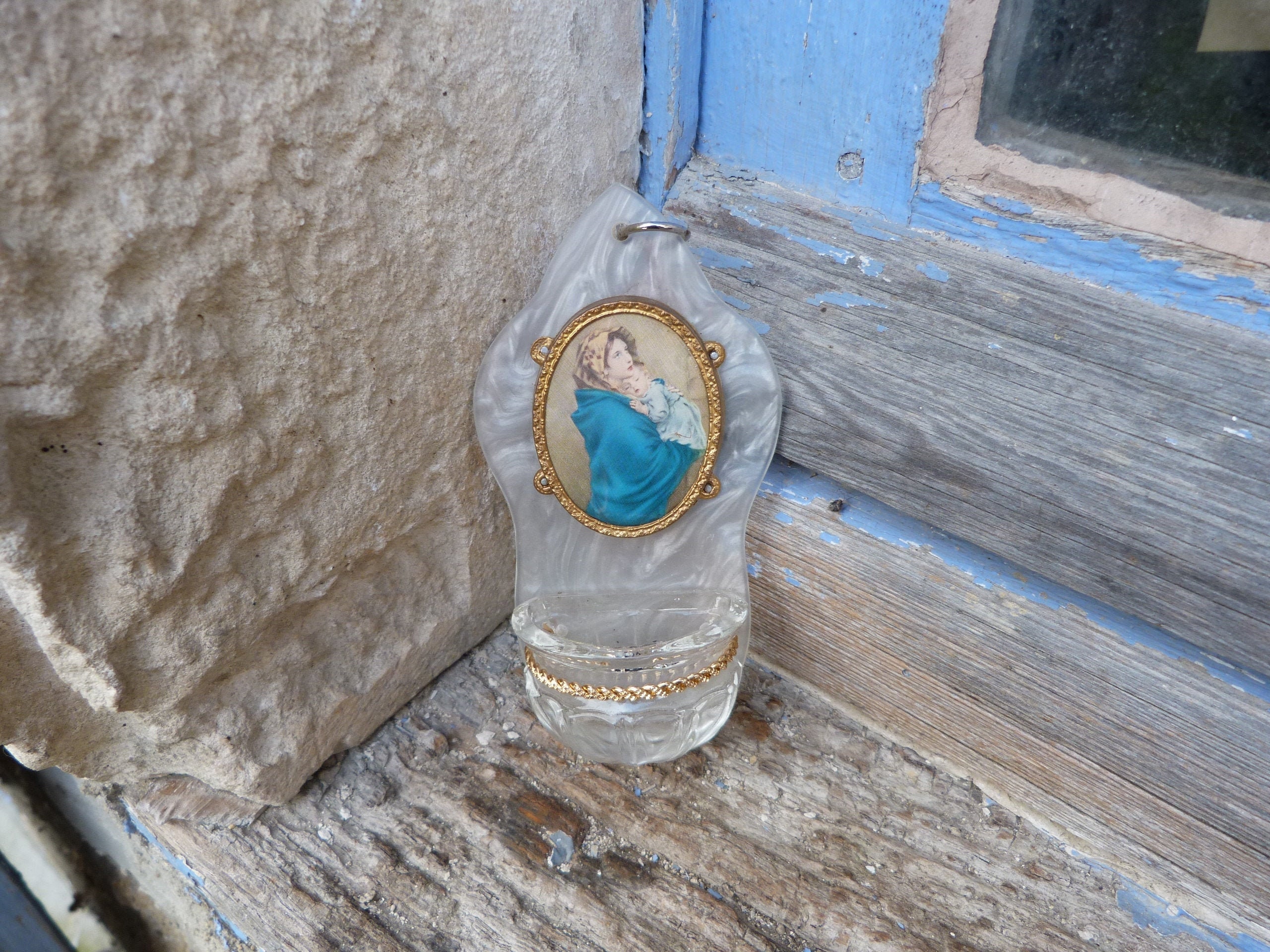 Bénitier Mural en Plastic Effet Marbré et Métal Doré