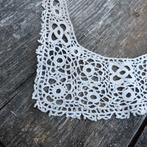 Vintage old French Victorian Edwardian off white cotton crochet lace collar for child image 5