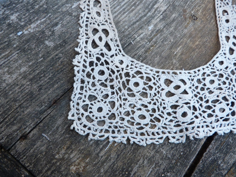 Vintage old French Victorian Edwardian off white cotton crochet lace collar for child image 5