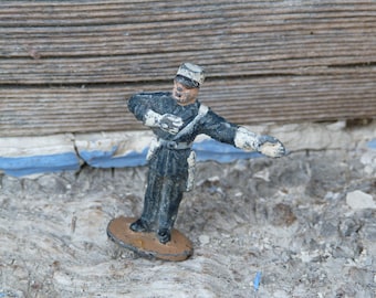 Petit soldat ancien Gendarme 4.5 cm jouet ancien