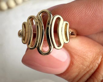 14K Gold Wave Ring: Handmade Elegant Statement