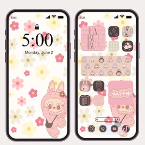 Op de afbeelding: Twee smartphones met bijpassende schermen. De schermen tonen een roze en wit bloemenpatroon, een konijnenpersonage in een roze outfit en app-pictogrammen. De tekst "EXCITING MACARON" is zichtbaar.