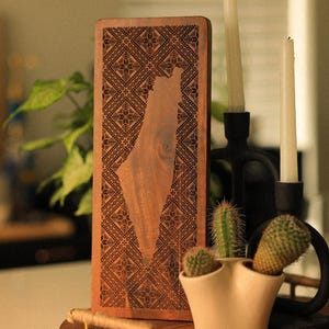 Engraved Palestinian Map with Tatreez Cutting Board