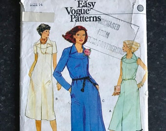 1970s Very Easy VOGUE 9578 - Vintage Paper Sewing Pattern - Classic A-Line Summer Smart Tea Dress with or without sleeves - Sizes 14