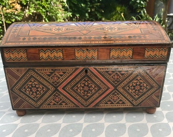 Large Marquetry Micro Mosaic Jewellery Treasure Chest. Various Natural Woods and Mother of Pearl Inlaid. Lift out Tray Insert. Lock & Key