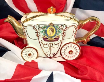 Musical Royal Coach Teapot. Queen Elizabeth 11 Coronation Carriage 1953. Made in England. Extremely Rare Musical Version.