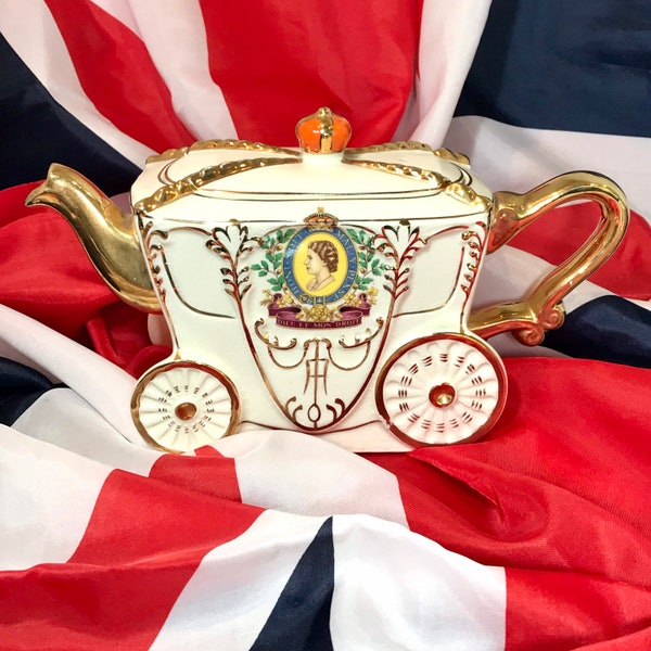 Musical Royal Coach Teapot. Queen Elizabeth 11 Coronation Carriage 1953. Made in England. Extremely Rare Musical Version.