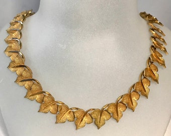 1960s -70s Articulate Gold Tone Leaves Necklace