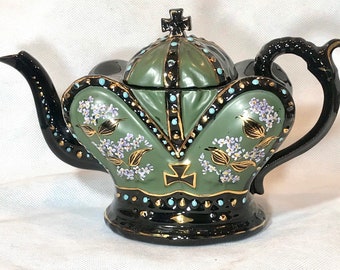 Antique Victorian Jackfield, Jetware, Teapot. Crown Shaped. Made in England. High Gloss Black Glaze with Hand Painted Flowers and Gilding