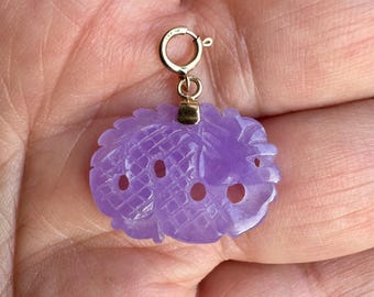 Vintage 14K Gold Carved Lavender Jade Dragon Pendant Charm – Genuine Chinese Jadeite Talisman Protection Pendant, 1960s Retro Fine Jewellery