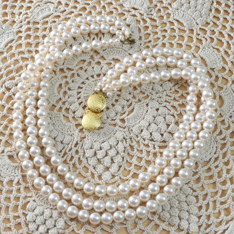 Vintage Pearls Necklace Triple Strand Lustre Coated Glass Beads Gold Tone Double Ended Clasp 3 Rows Faux Bridal Hair Accessory New Old Stock image 3