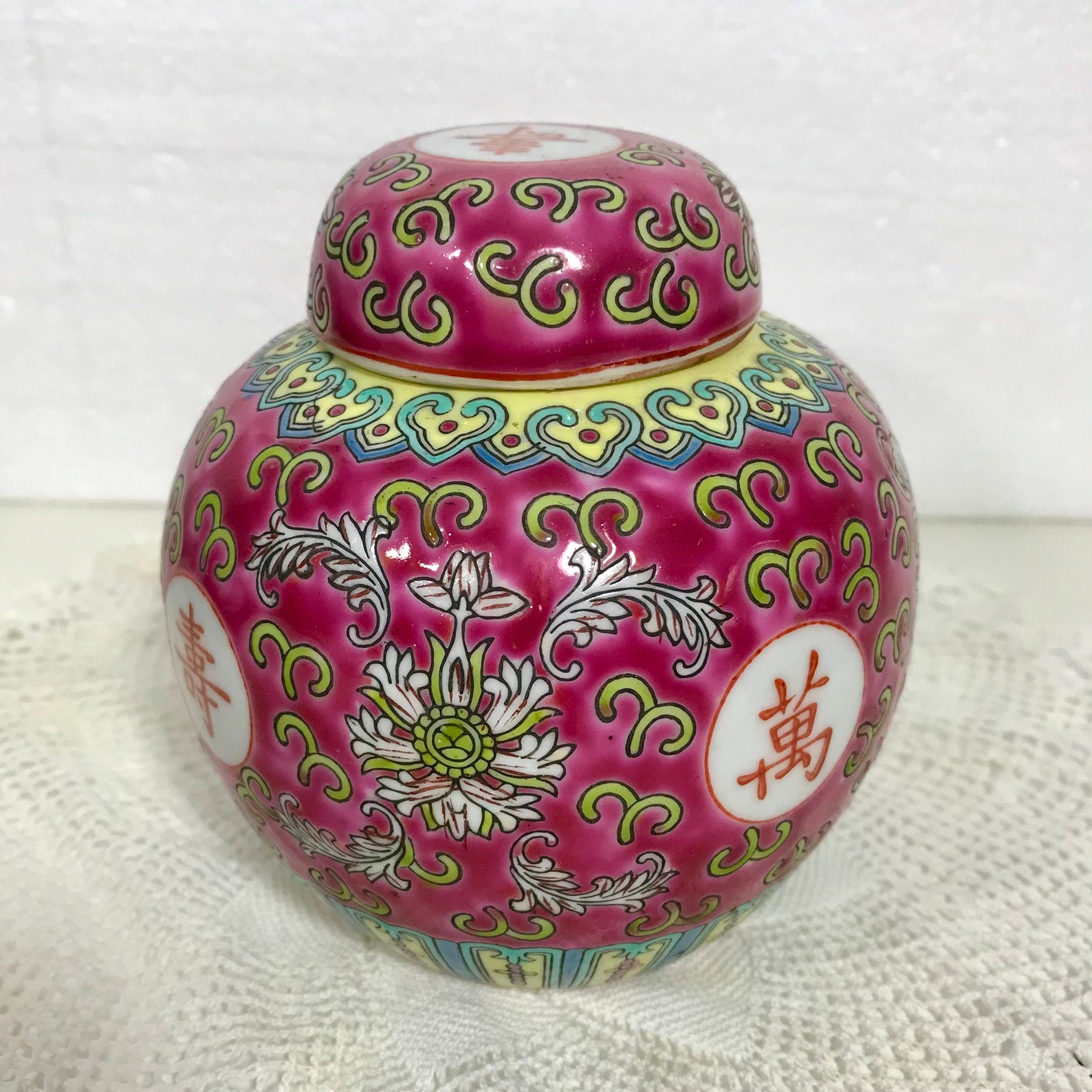 Chinese Ginger Jars & Vase Red Mun Shou Longevity Pattern Famille Rose