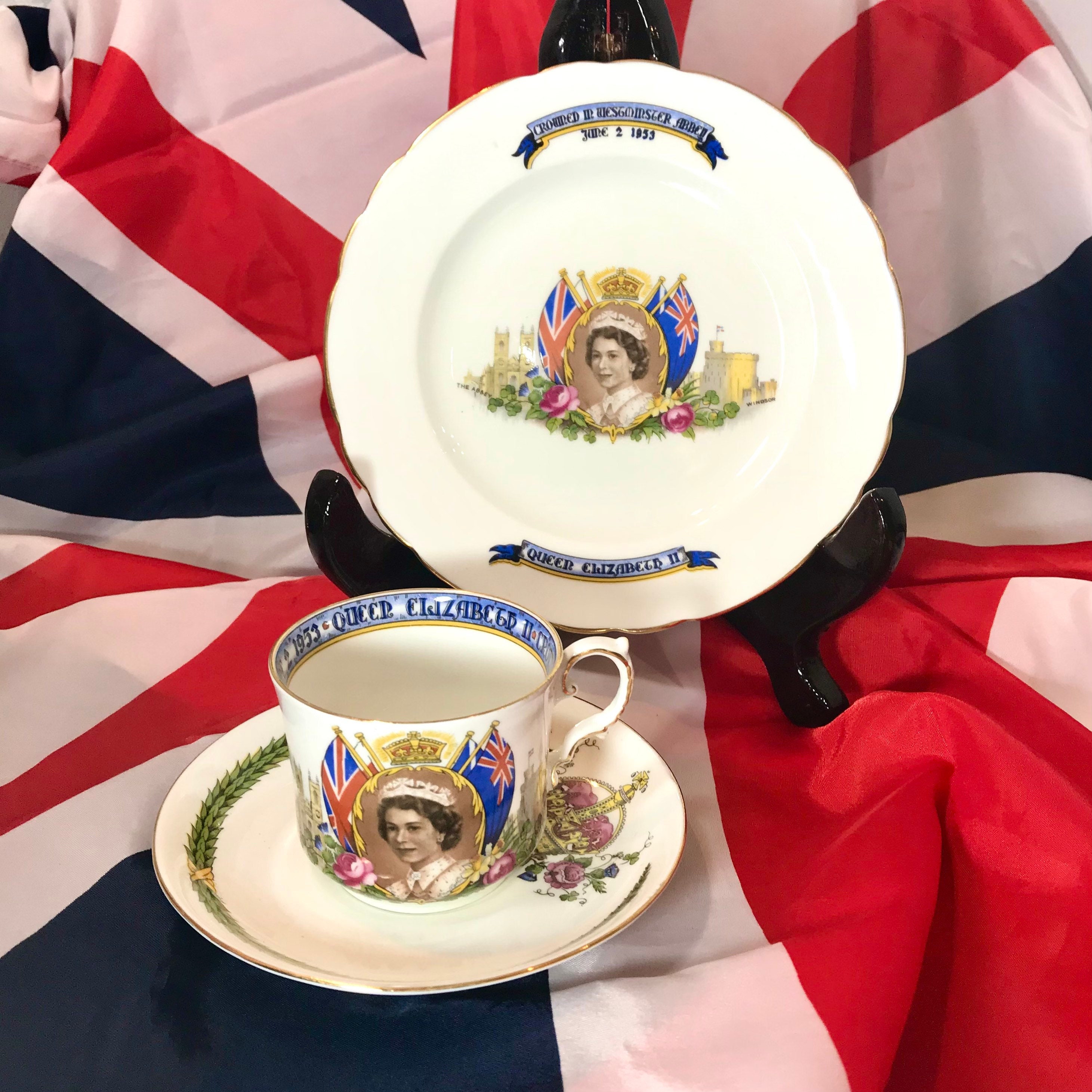 美品 エインズレイ 1953年 エリザベス女王 戴冠式 記念 プレート 27cm