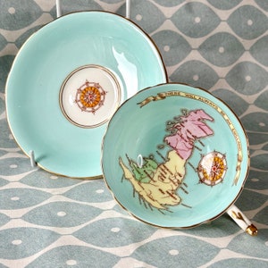 Paragon Patriotic Series Theeservies Duo Fijn Engels Bone China Jaren 40 - Lichtturkooisblauw. Kaart van Groot-Brittannië en kompas per appt. HM Koningin.