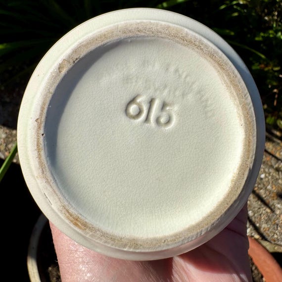 陶器　壺 ベズウィック陶器のパネル花瓶、615。1938年から1940年にかけてシン