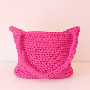 gehäkelte Sommertasche, große Strand Schultertasche, rosa/blau /gelb T-Shirt garn Tasche, Geschenk für sie, handgemachtes Geschenk