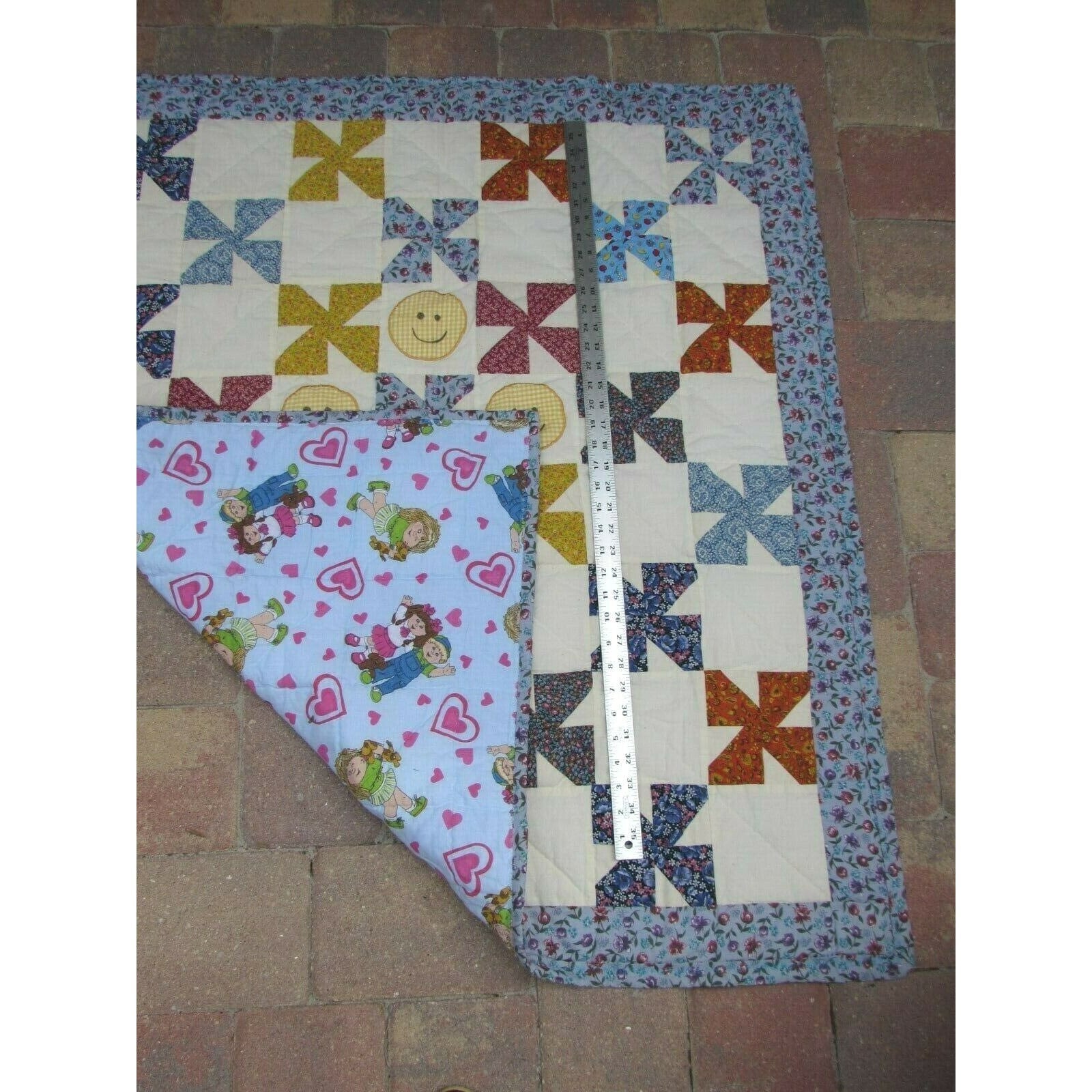 Grand dessus de couette vintage pour grand-mère en patchwork de jardin