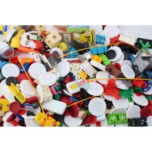 Lot Game Pieces Poker Dominoes Discs Chess 93118 Huge Vintage Lot