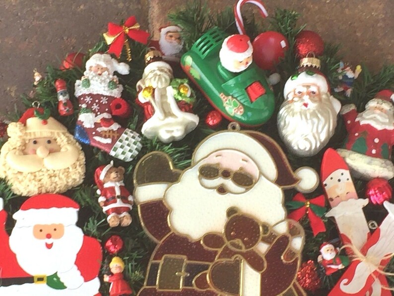 Vintage Christmas ornament wreath Santa Claus St Nick Father 18 Inch 24598
