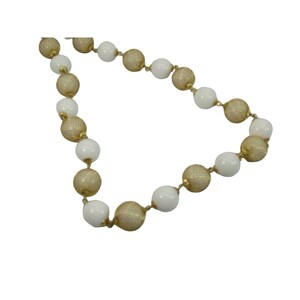 Vintage White Gold Tone Beaded Necklace Goldtone Bauble Ball 53198