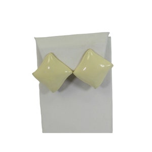 Vintage Enamel Clip On Earrings Gold Tone Off White Cream 52958