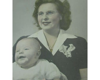ヴィンテージ写真 女性 赤ちゃん 写真 母親 着色 1940年代 30576
