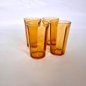 Zestaw 4 zabytkowych naczyń barmańskich, szkło bursztynowe, whisky, wino, szkocka, kieliszki do koktajli, połowa wieku, początek wieku, wózek barowy, szkło kolorowe, MCM